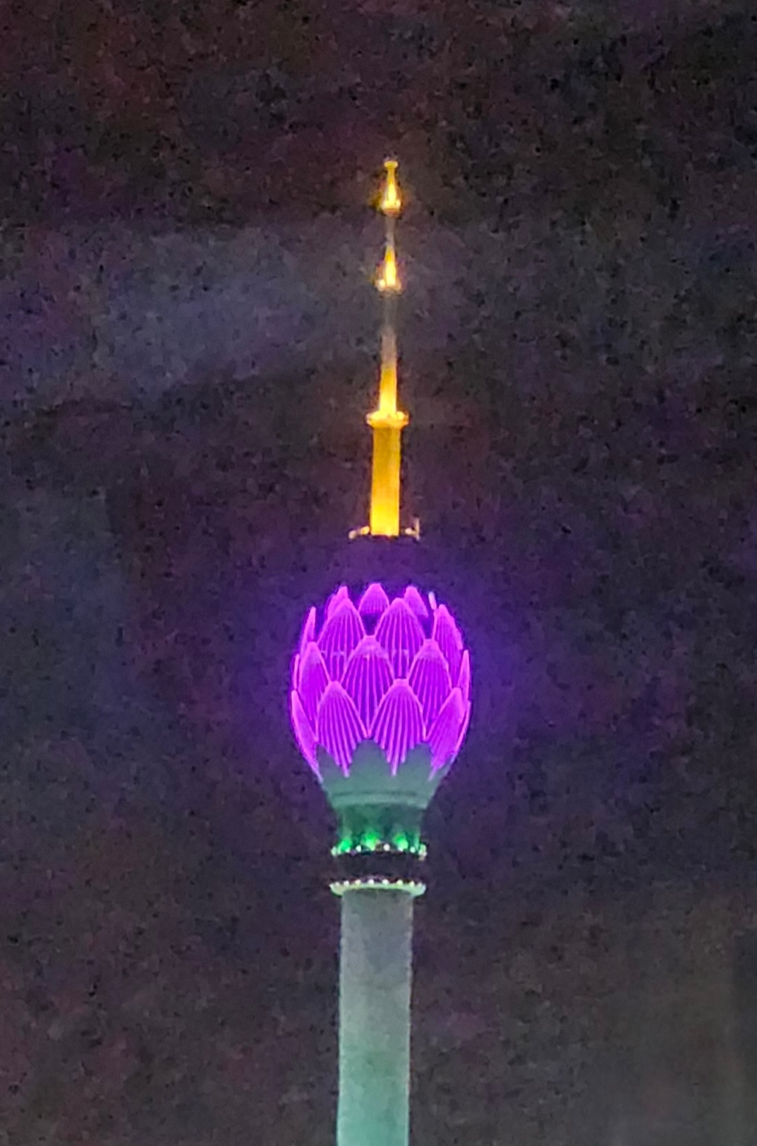 연꽃모양의 조형물.jpg