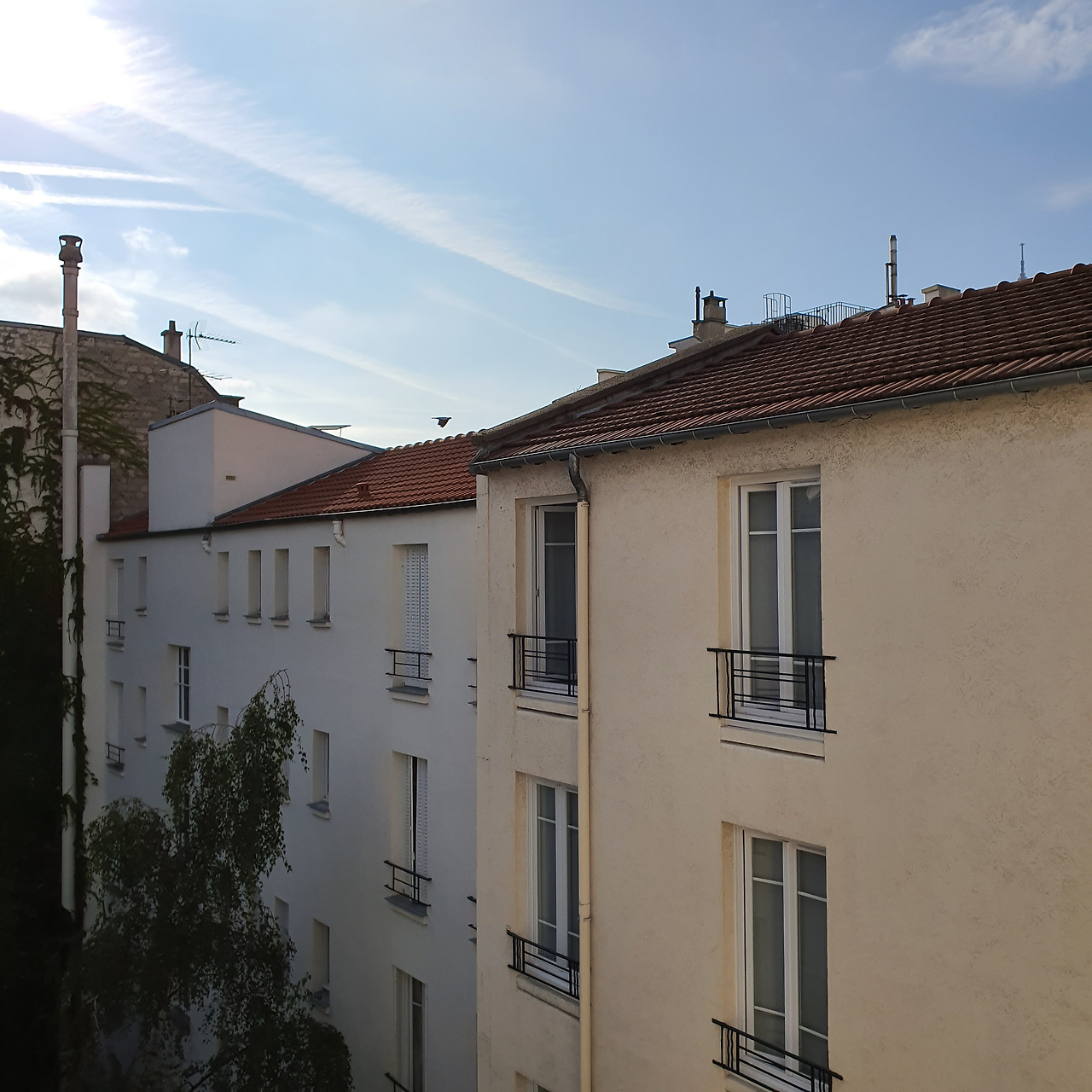 파리 숙소 밖 모습.jpg