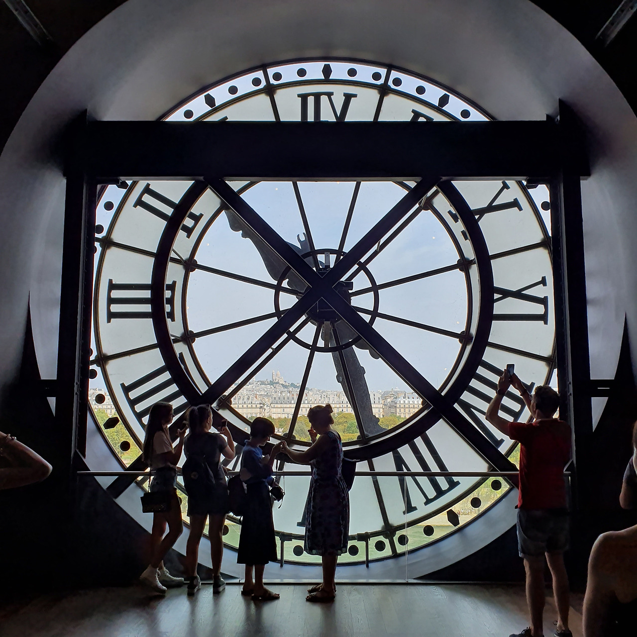 오르세 미술관 시계사진.jpg