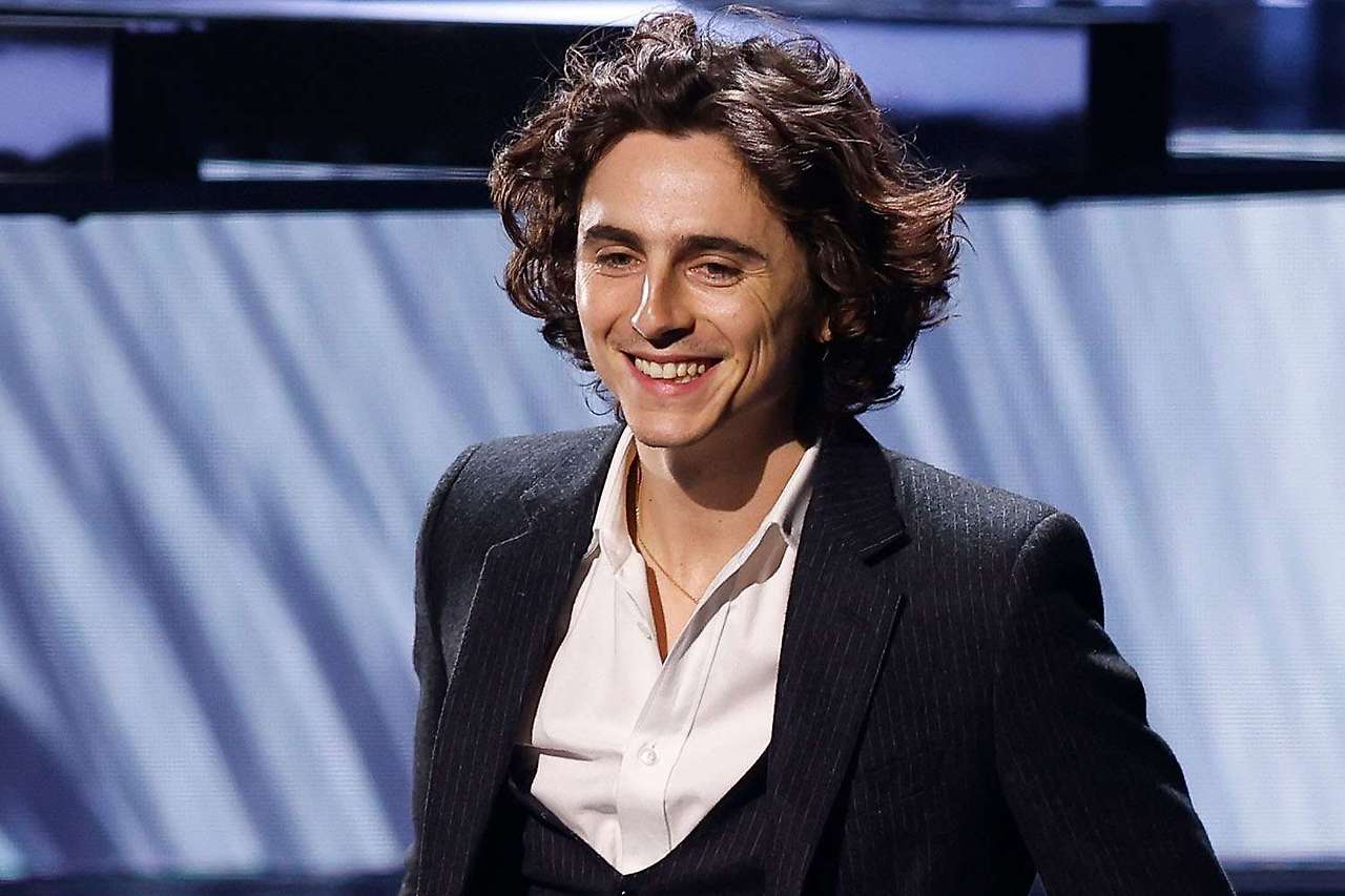 1a-timothee-chalamet-game-awards-los-angeles-120723-82b0cd4bc238415591b5c20ee6020745.jpg