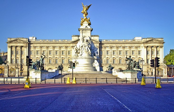 london-buckingham-palace-overview.jpg