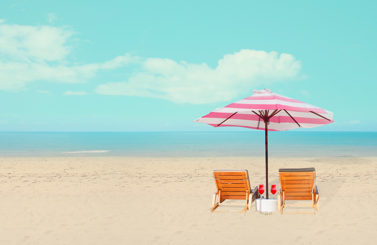 해변가 파라솔.jpg