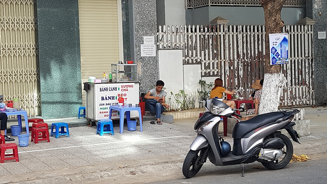 작은 길거리 식당.jpg