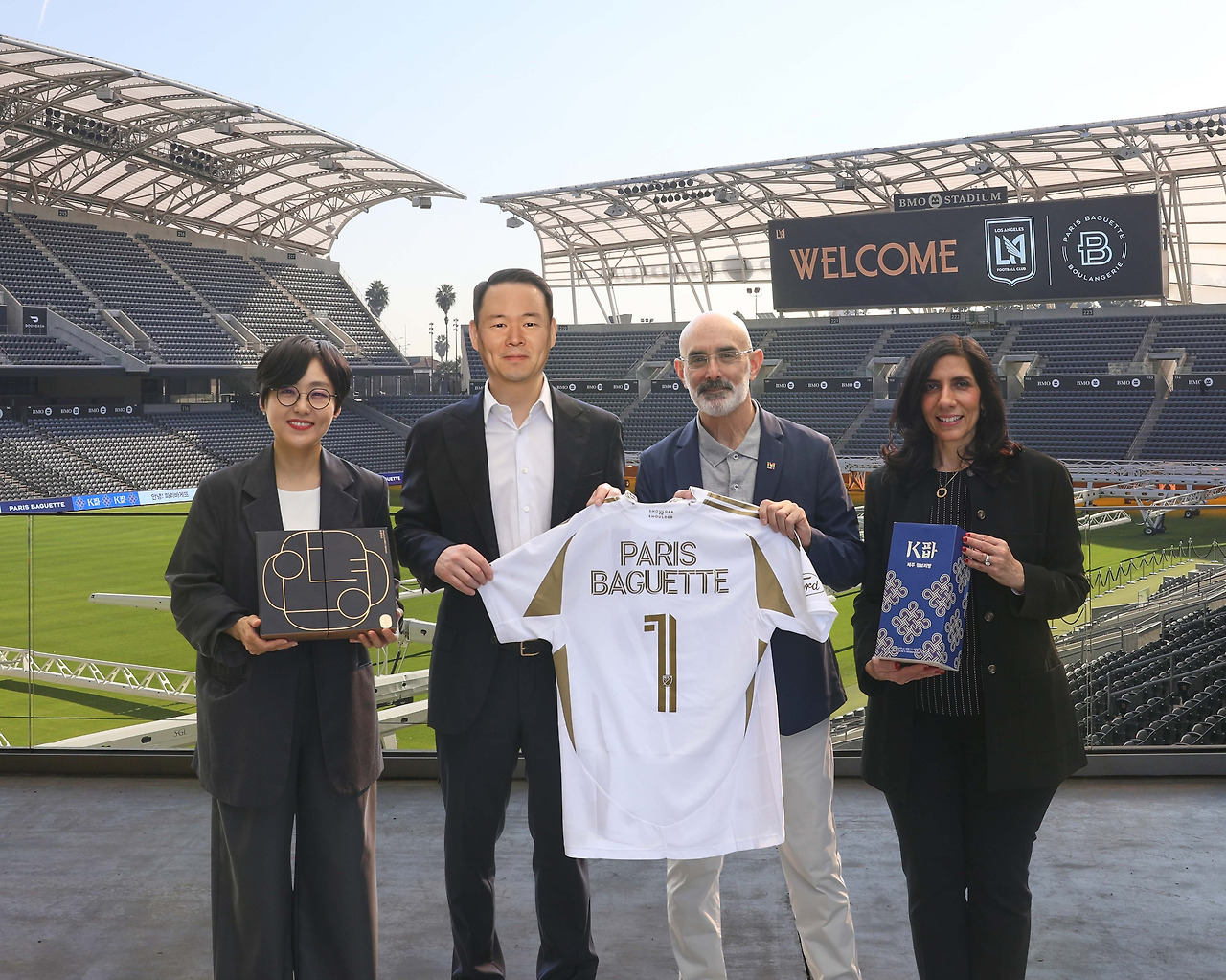사진-파리바게뜨-美-‘LAFC’와-공식-파트너십-체결_1.jpg
