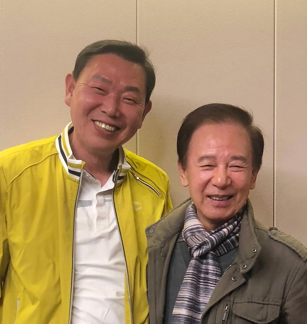 11-50김홍신 작가와 남상원 회장 사진 (2).jpg