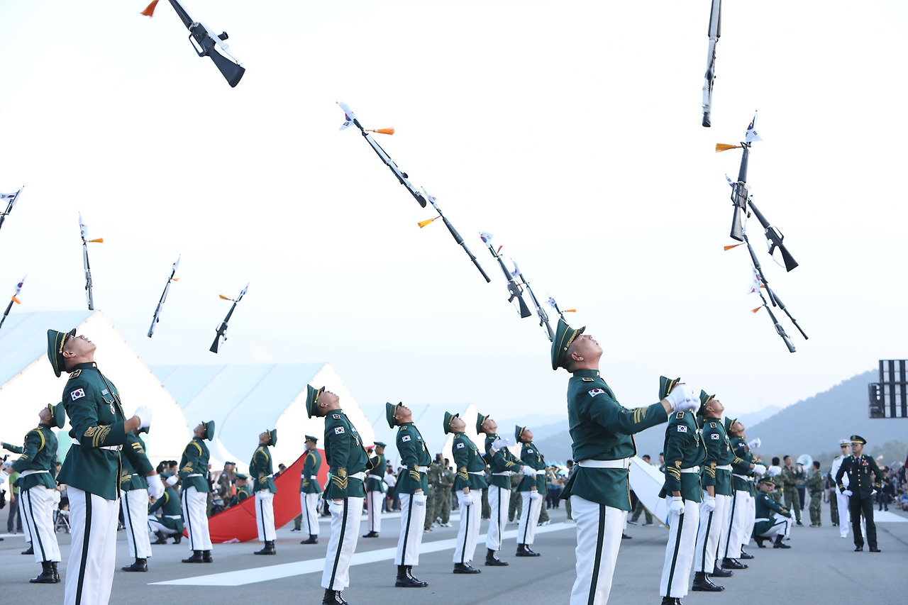 활주로 군 퍼레이드 (4).jpg