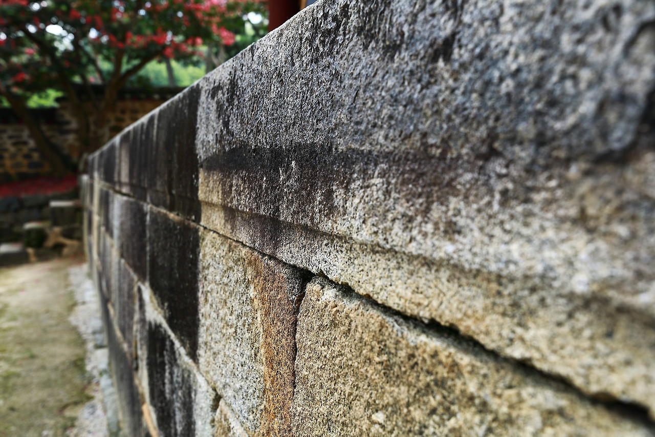 [사진 9] 처마 역할을 하는 숭례사 기단의 맨 위 단 _사진 촬영 김애진.jpg