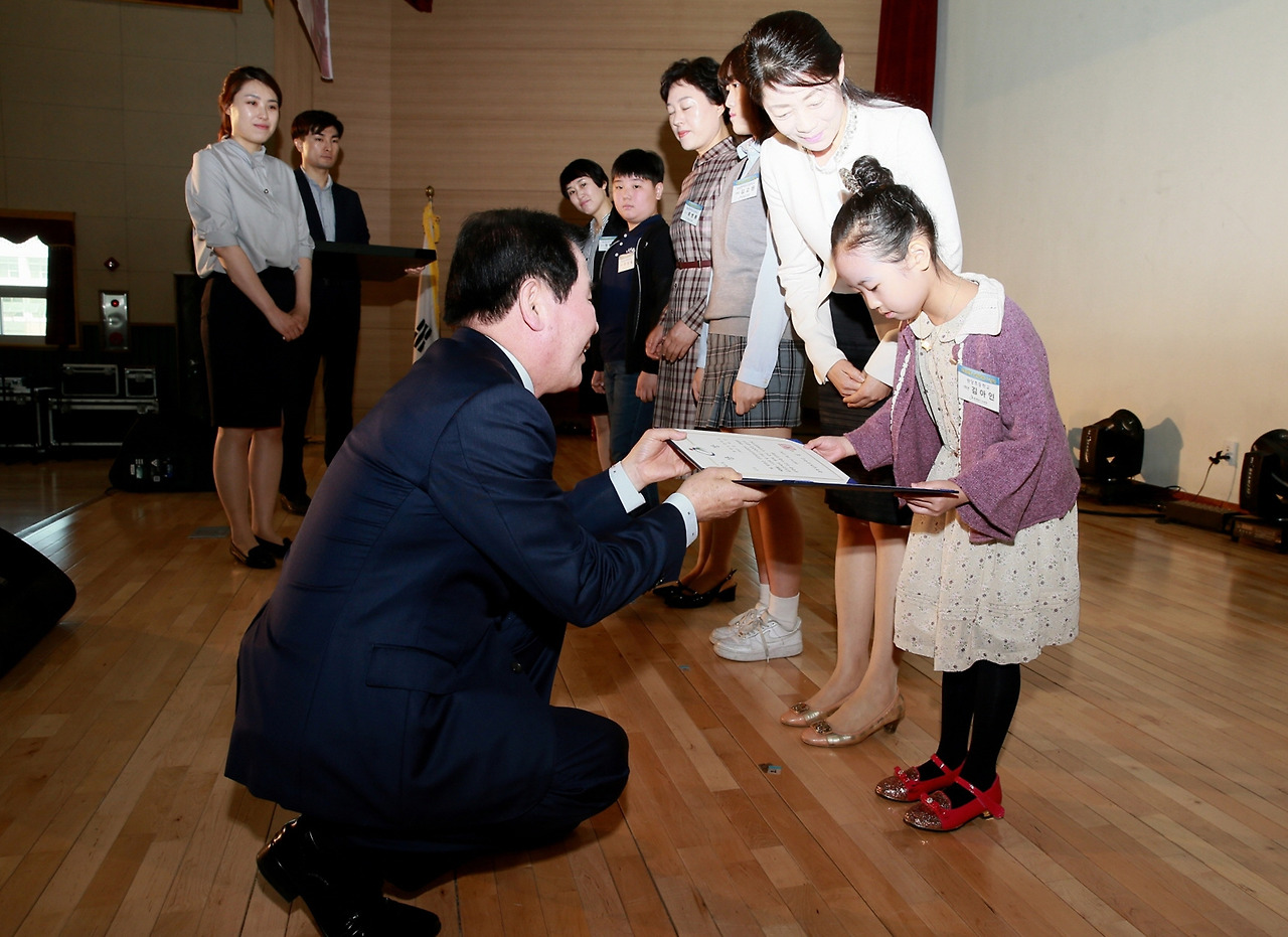 0-1 0170515 전국 최초 스승기념관 준공3.jpg