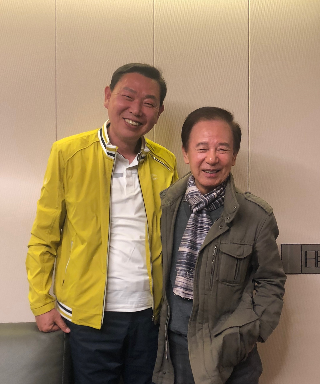 2) 김홍신 작가와 남상원 회장 사진.jpg