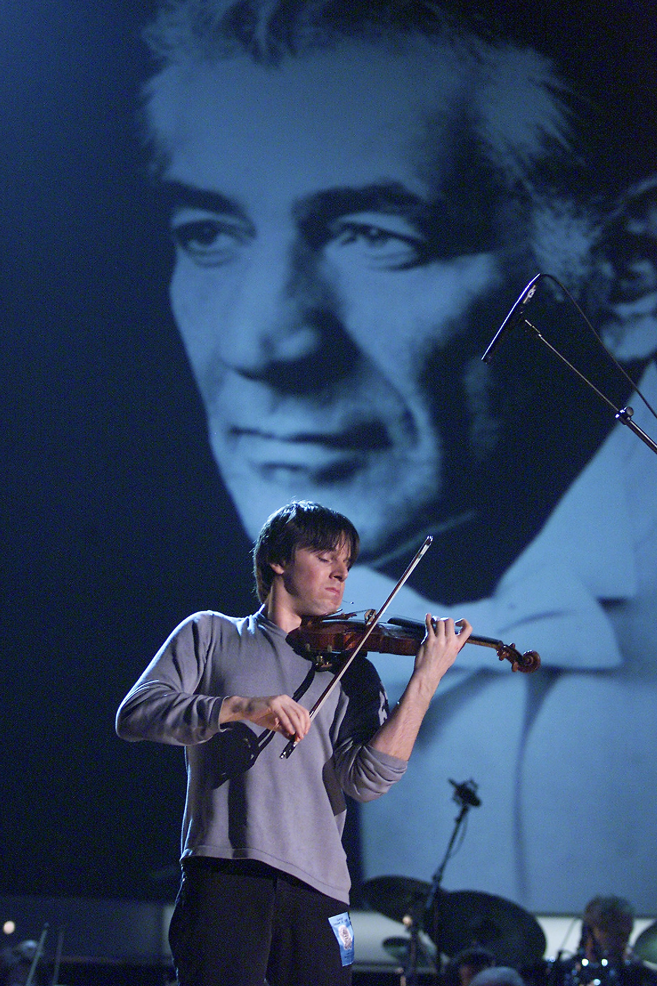 Bell rehearsing a tribute to Bernstein for the 2002 Grammy Awards in Los Angeles..jpg