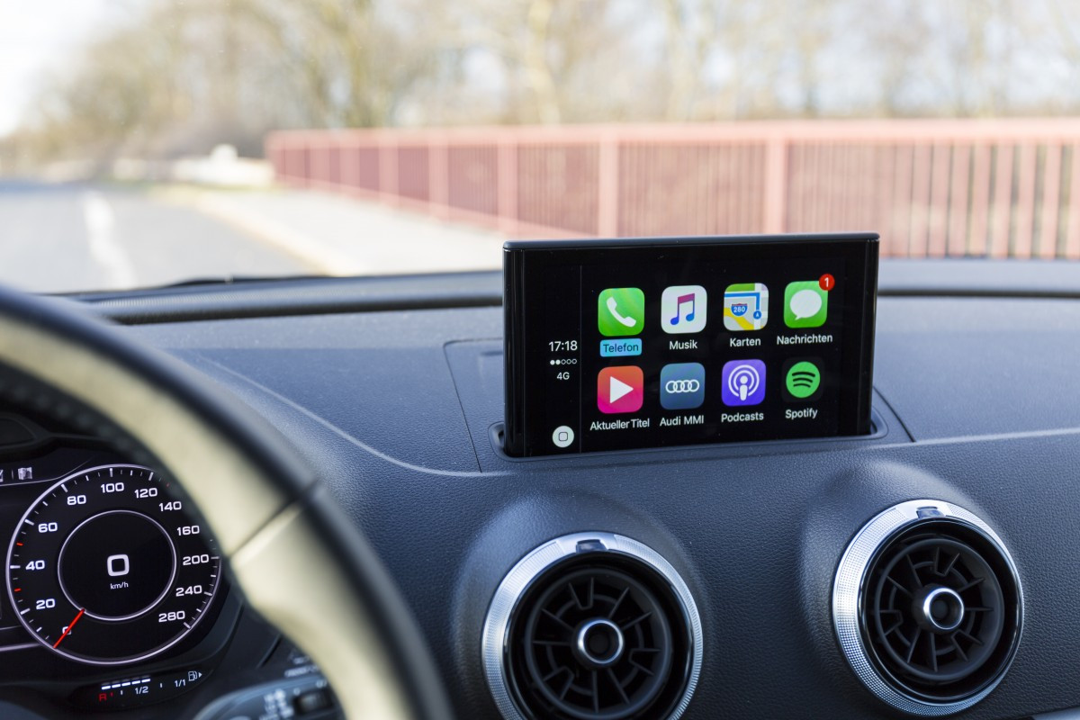 apple_carplay_audi_a3_audi_automobile_pkw_auto_a3_vehicle-1182032.jpg
