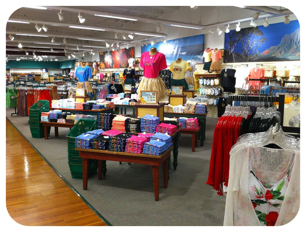 하와이-힐로-하티-매장-옷-cloth-store-Hilo-Hattie-Hawaiian-casual-wear-hawaii-souvenir-shop.jpg