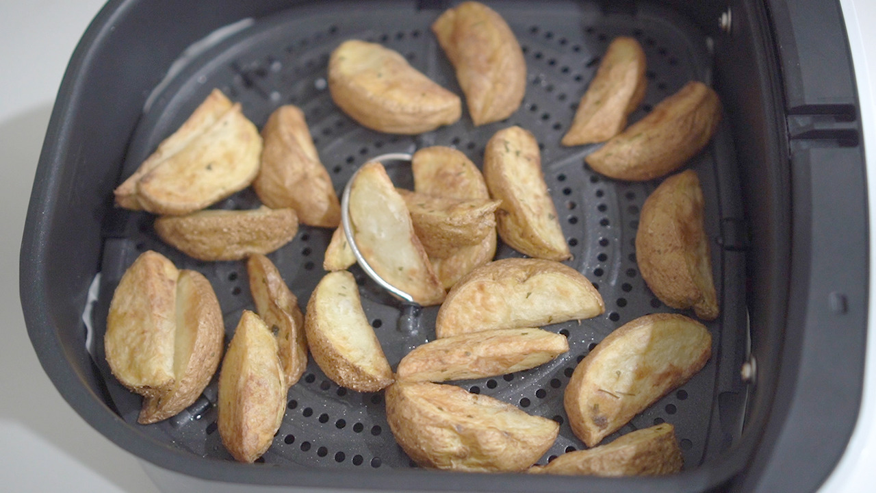 Vlog 40-Air Fryer.00_04_22_20.Still057.jpg