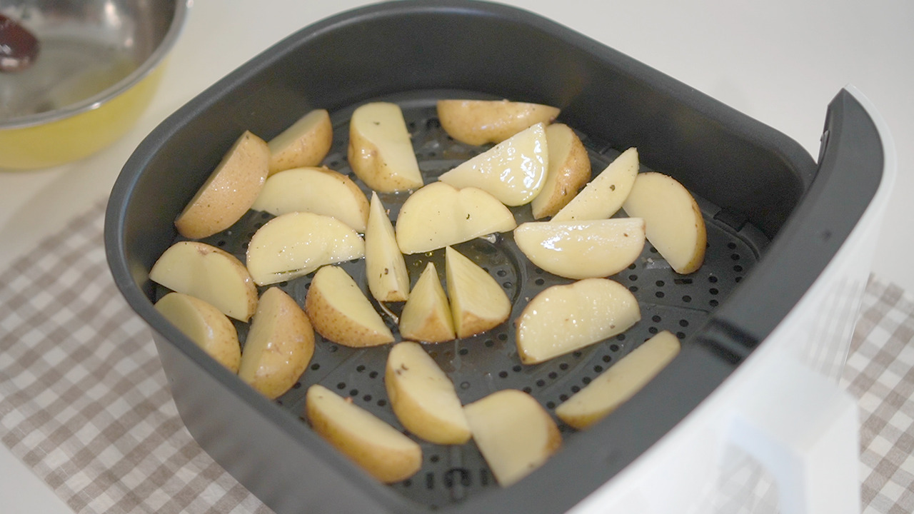 Vlog 40-Air Fryer.00_04_13_25.Still056.jpg