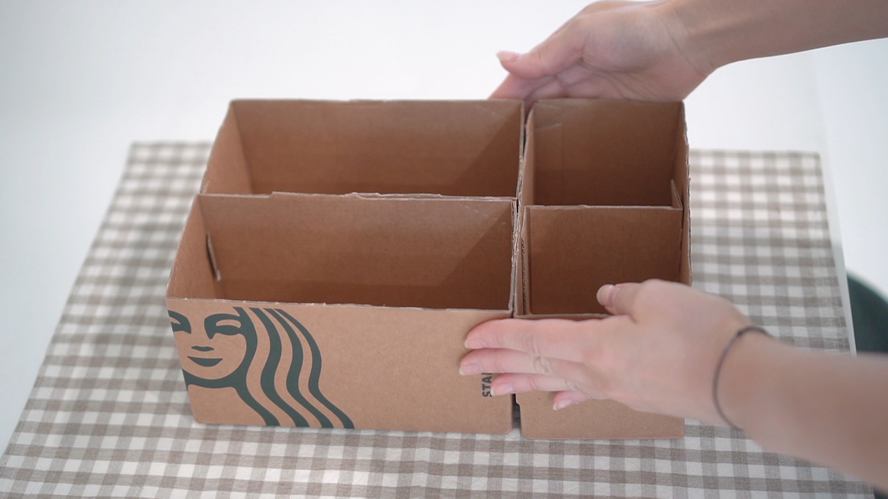 재활용 정리.00_05_18_10.Still072.jpg