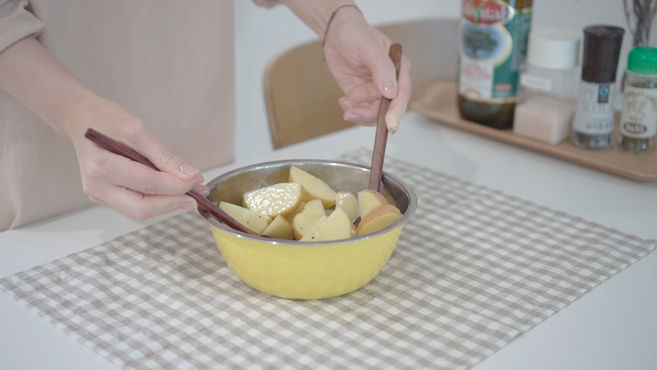 Vlog 40-Air Fryer.00_03_40_00.Still050.jpg