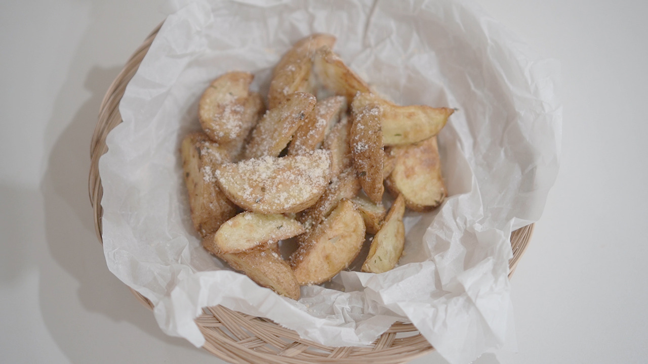 Vlog 40-Air Fryer.00_04_26_10.Still059.jpg