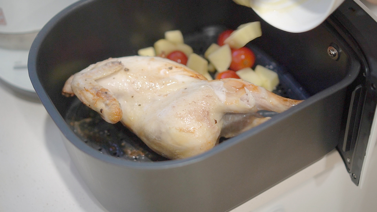 Vlog 40-Air Fryer.00_03_00_21.Still040.jpg