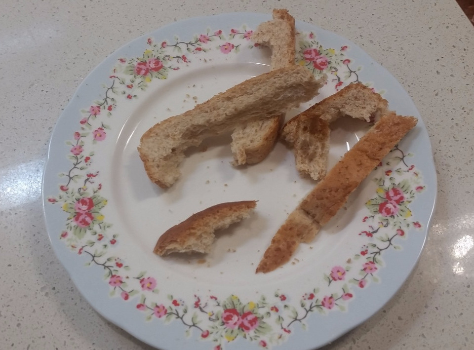 아빠, 빵 껍질이 싫어요