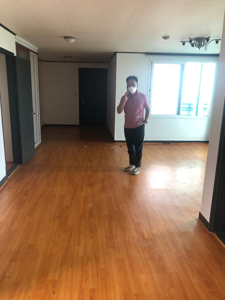 주방에서 안방거실뷰(비포).jpg