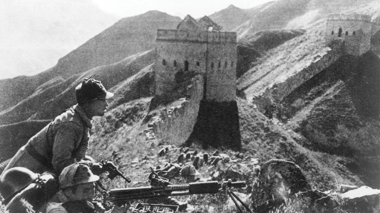 1933년 만리장성에 싸우고 있는 청나라 군인들의 모습.jpg