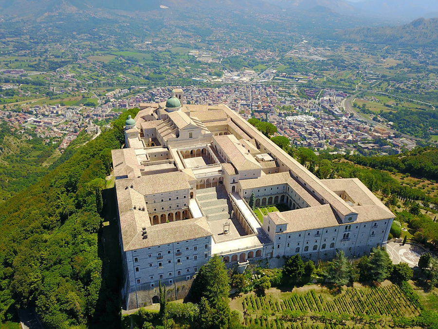 몬테 카시노 수도원 전경_www.inspirock.com_.jpg
