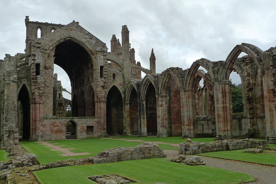 멜로즈 수도원 전경_www.cyclingscot.co.uk_2.jpg