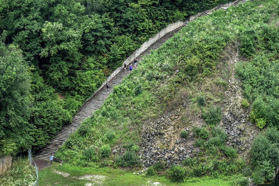 죽음의 계단_dissolve.com_.jpg