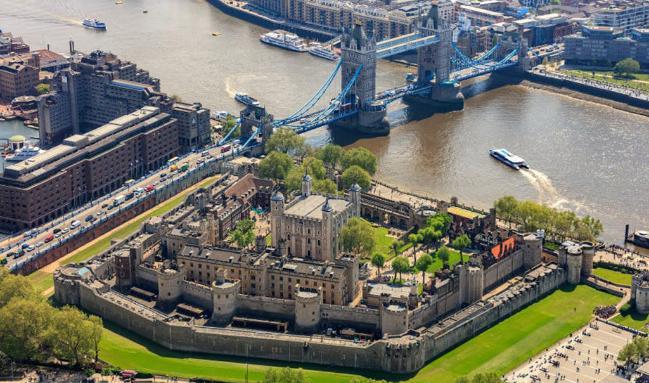 국방일보 지면_건축,전쟁사를 말하다_03편_런던탑-1.jpg