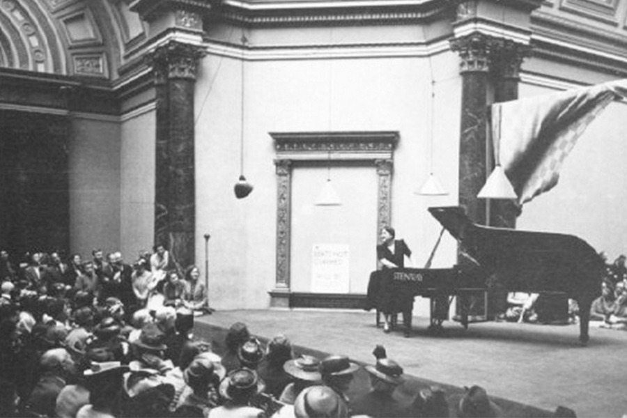 제2차 세계대전 중 음악회_imfchicago.org_.jpg