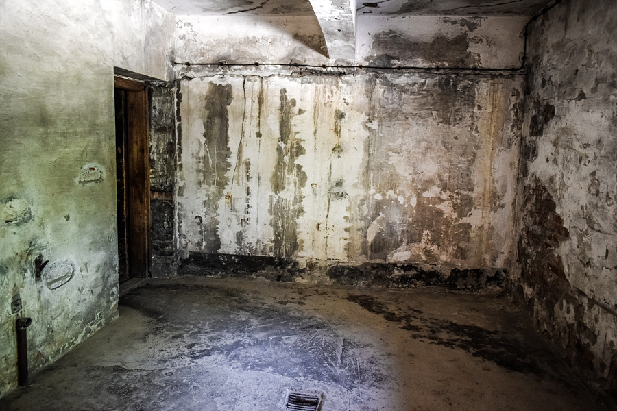 아우슈비츠_내부.jpg