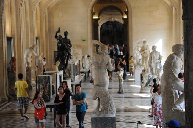 국방일보_기획칼럼_건축 전쟁사를 말하다_01_루브르 박물관_3.jpg