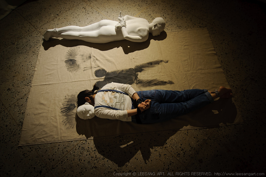 사진1- 이성 작가와 작품 Black nude(mama), The Nude, Dead mask_www.leesangart.com.jpg