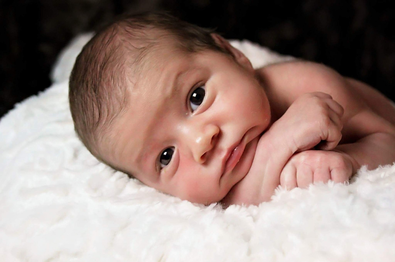 newborn-baby-g18af0bc42_1920.jpg