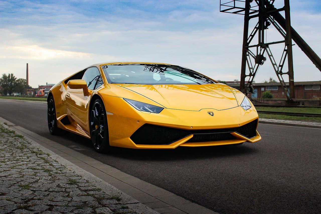 lamborghini-4815249_1920.jpg
