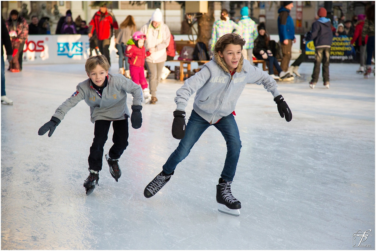 ice-skating-gbb4268998_1920.jpg