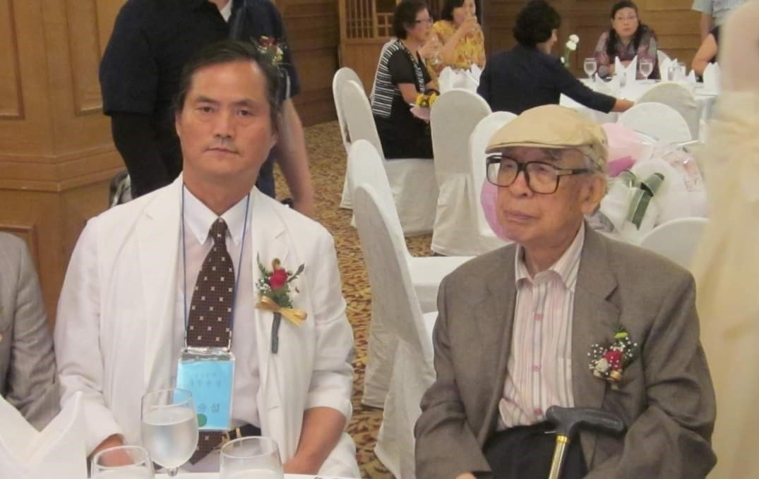 생전 황금찬 선생과 함께.jpg