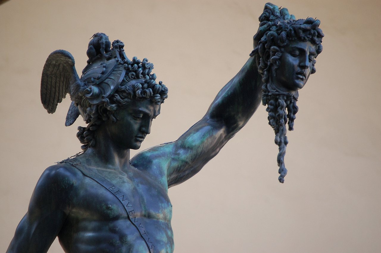 메두사의 목을 들고있는 페르세우스.jpg