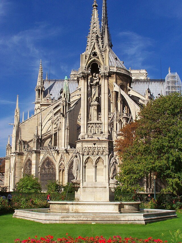 Notre-Dame-Paris-eastside.jpg