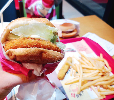 새우버거 풀샷.jpg