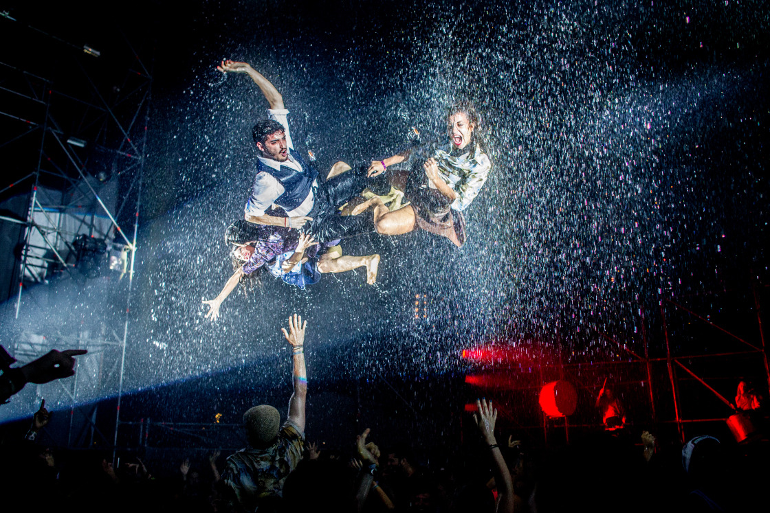 thebetterplaces_fuerzabruta_buenosaires_flying.jpg