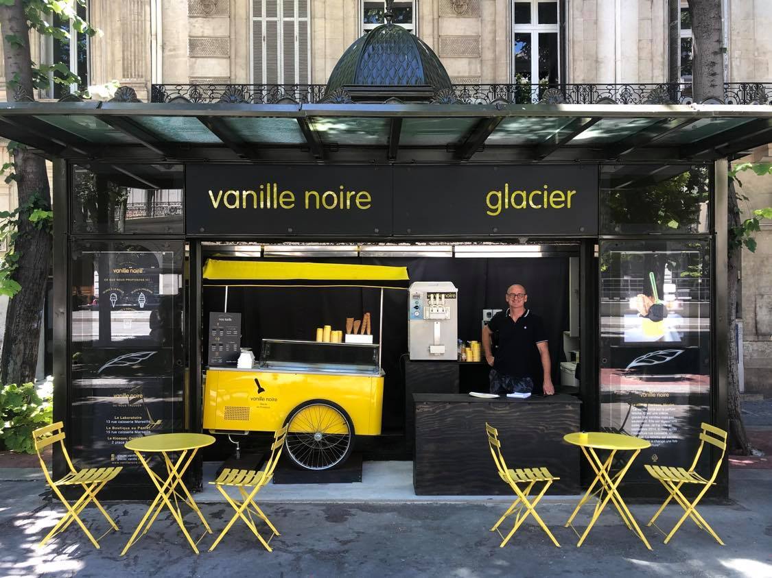 Vanille-Noire-Glacier-Kiosque-Nouvelle-vie.jpg