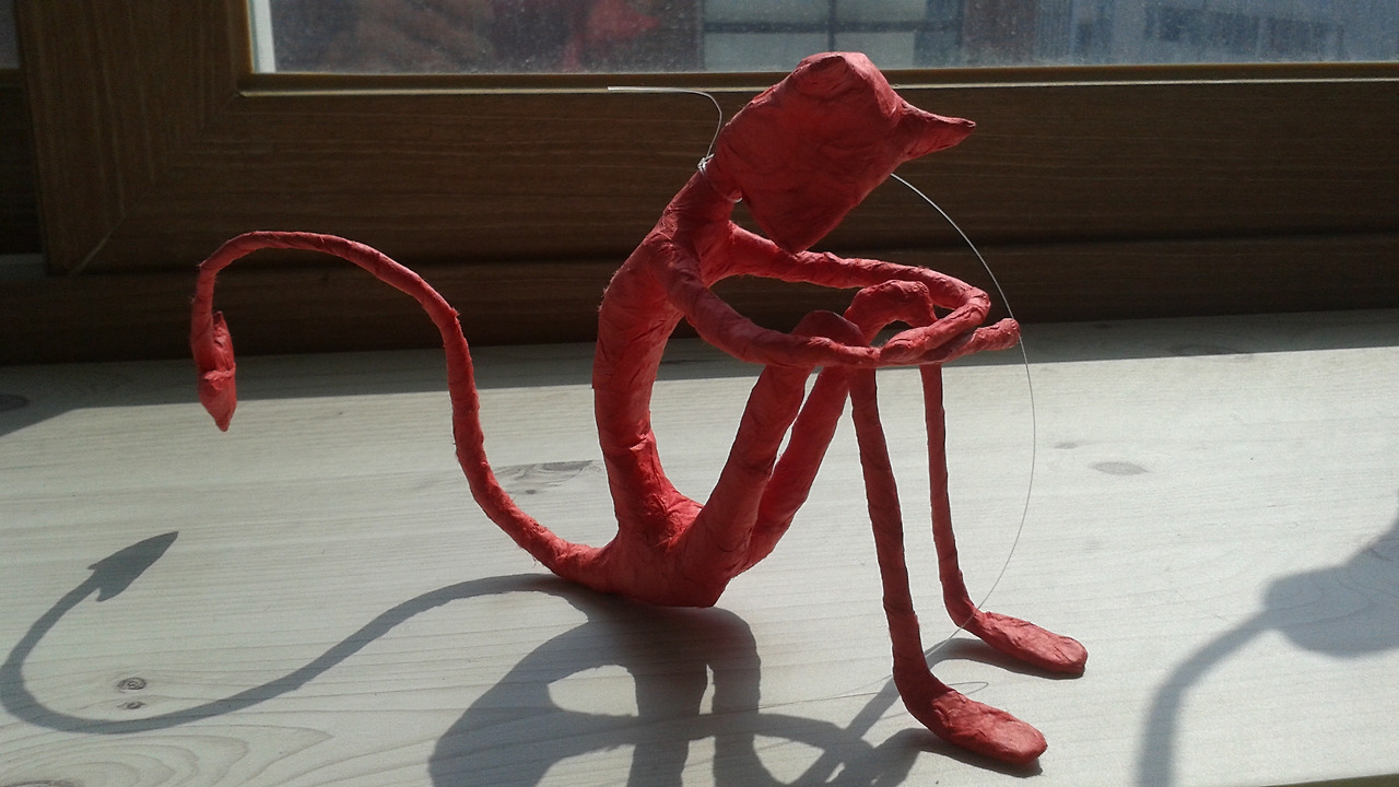 예지가 만든 빨갱이철사인형.jpg