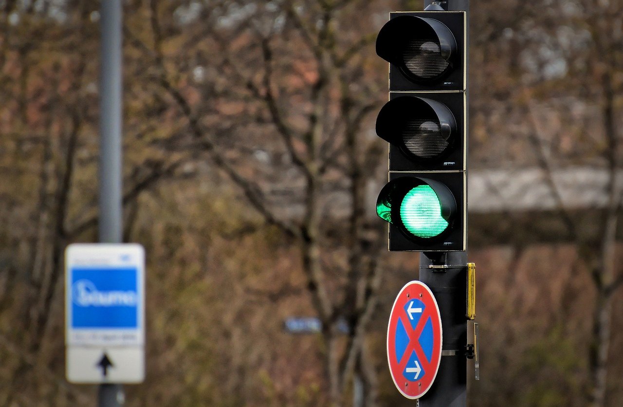 traffic-lights-4396736_1920.jpg