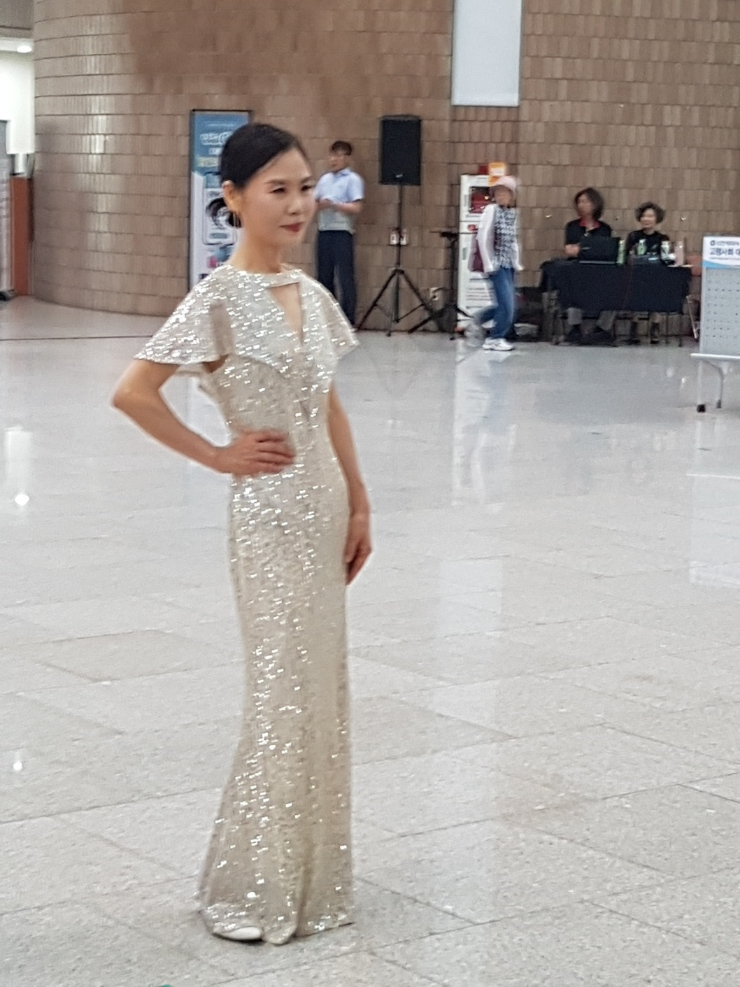 드레스 포즈.jpg