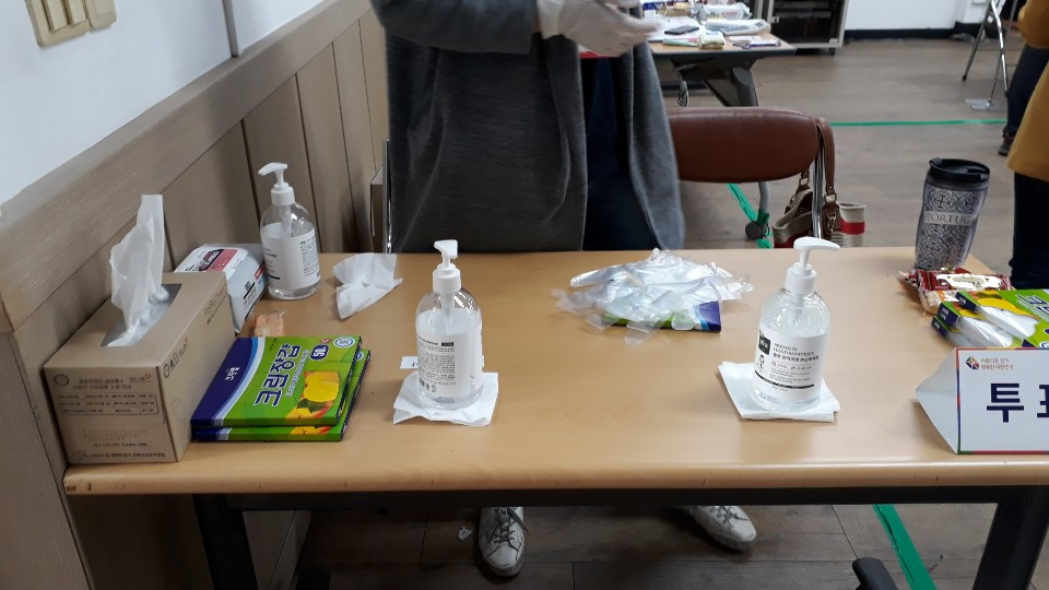 KakaoTalk_20200412_112955086(손소독제 비치된 투표소).jpg