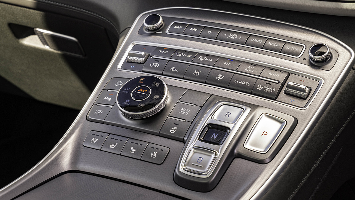 hyundai_santa_fe_interior_buttons.jpg