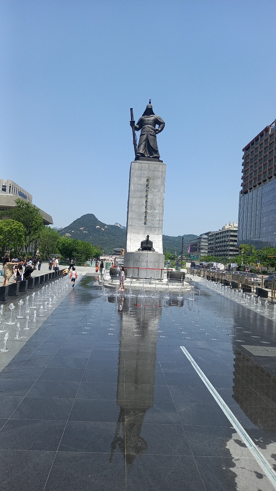 이순신 동상.jpg