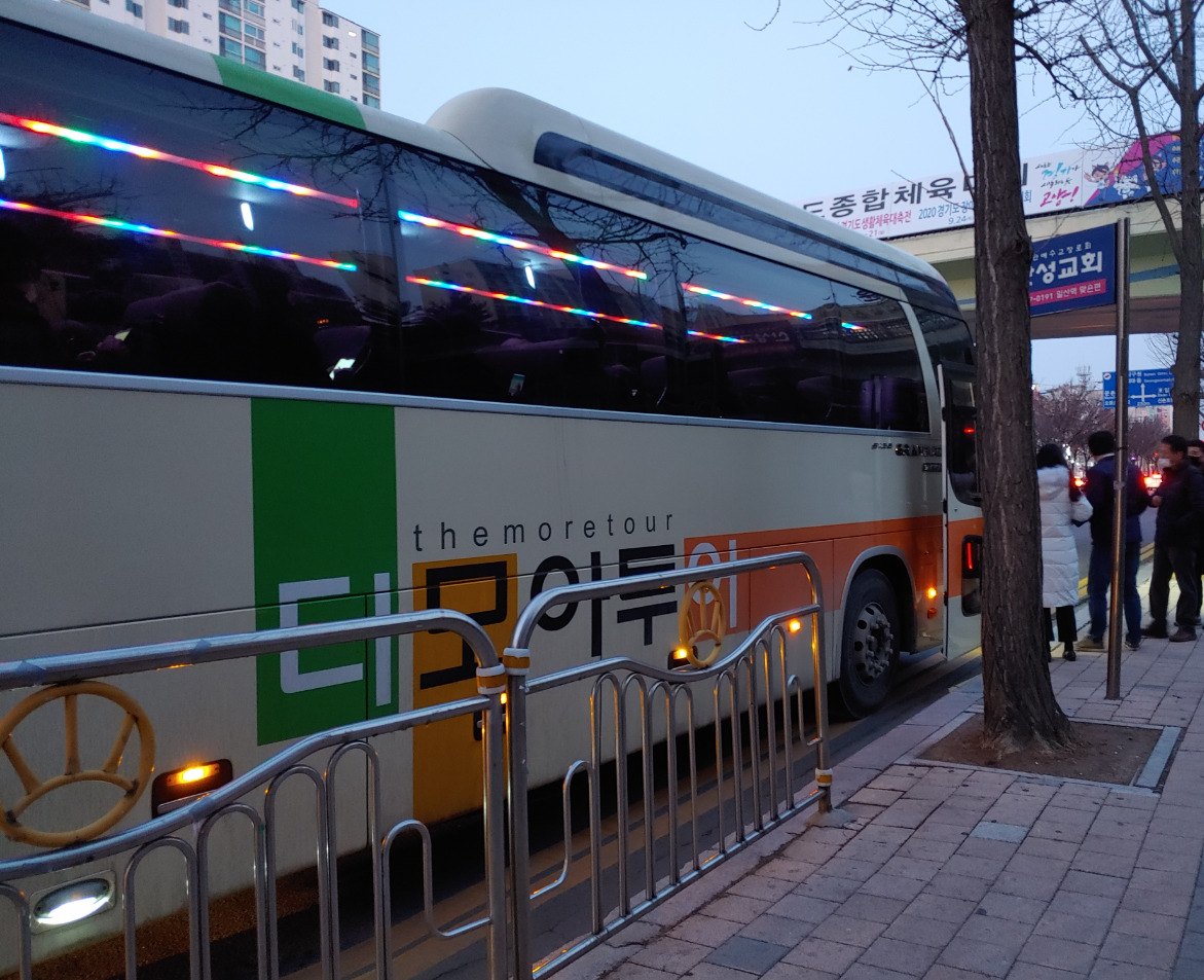 매일 아침 관광버스 타봤니?