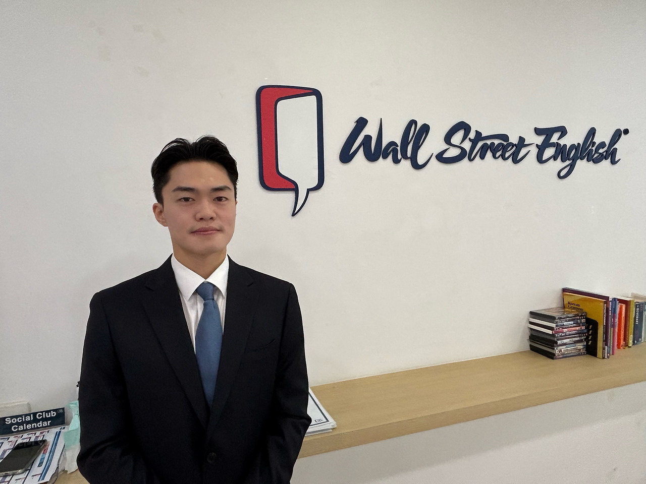 수강후기_윤재환님 1-2.정면 옆로고 상반신.jpg